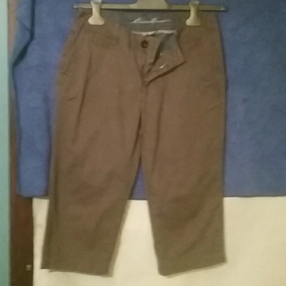 3/4 length woman's trousers